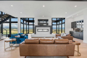Mtn Views and Private Hot Tub Luxe Tetonia Retreat